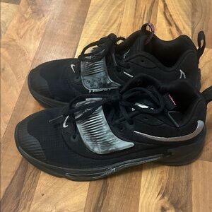 Nike Men's Black and Silver Athletic Shoes